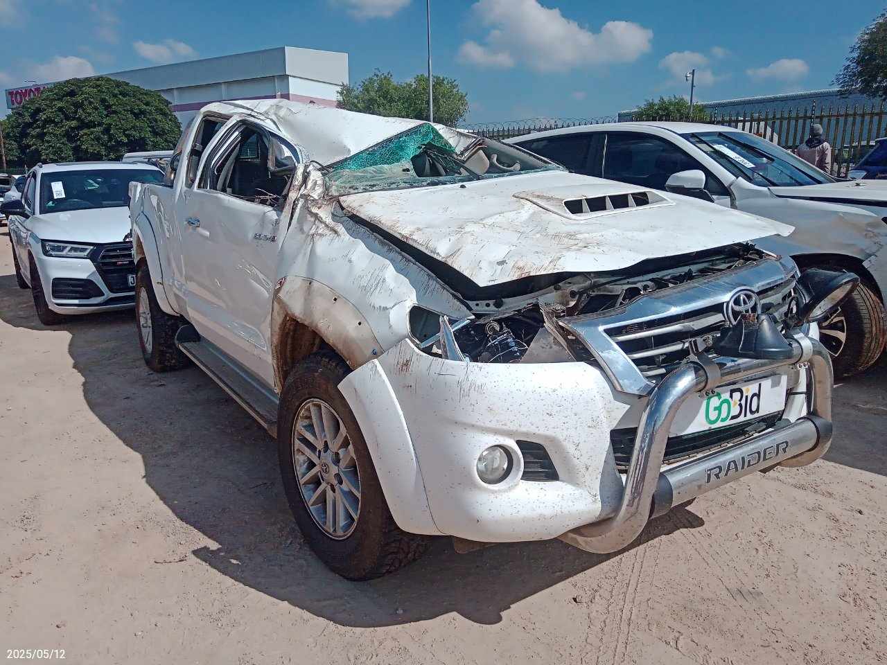 TOYOTA HILUX