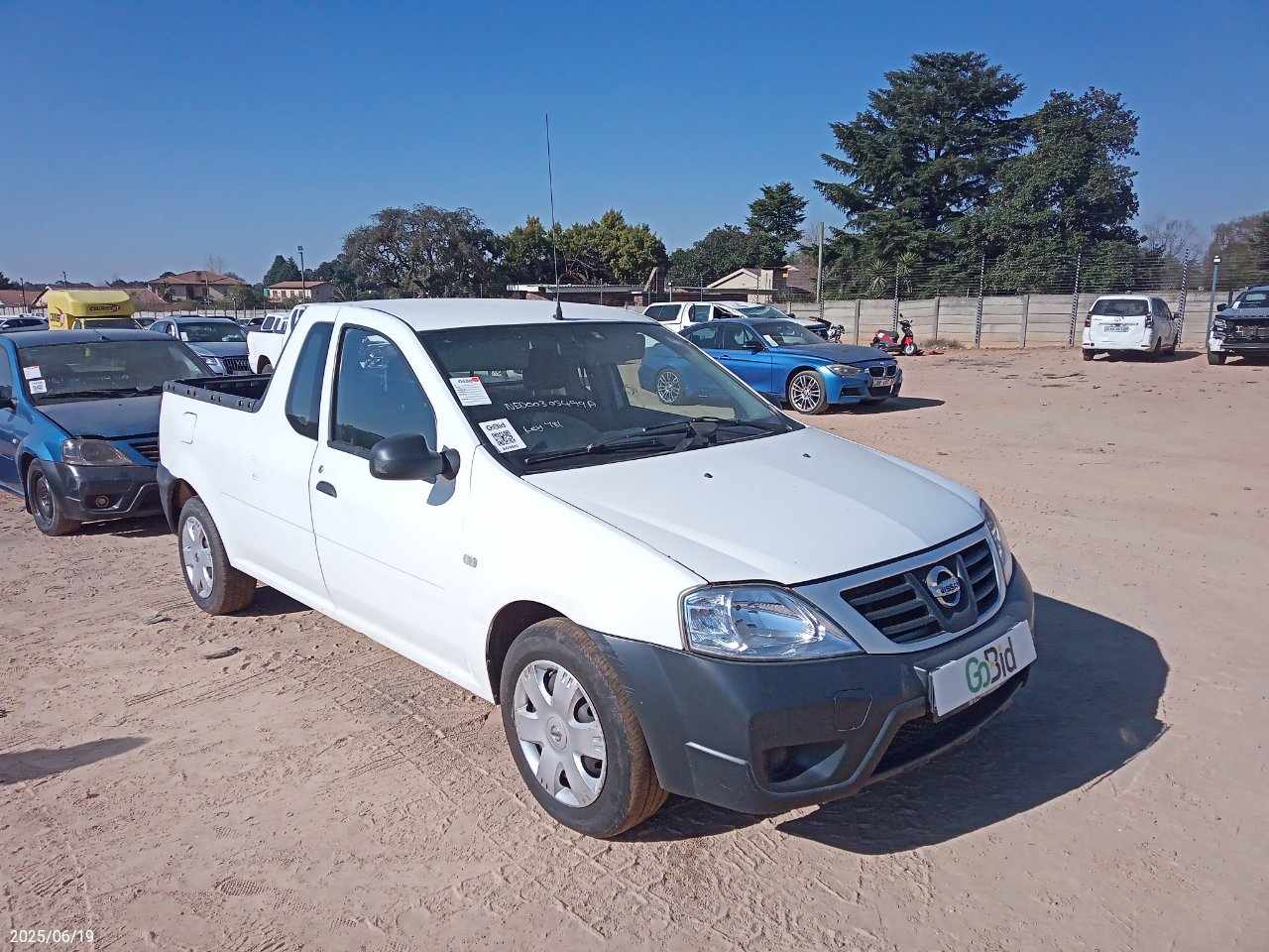 NISSAN NP200