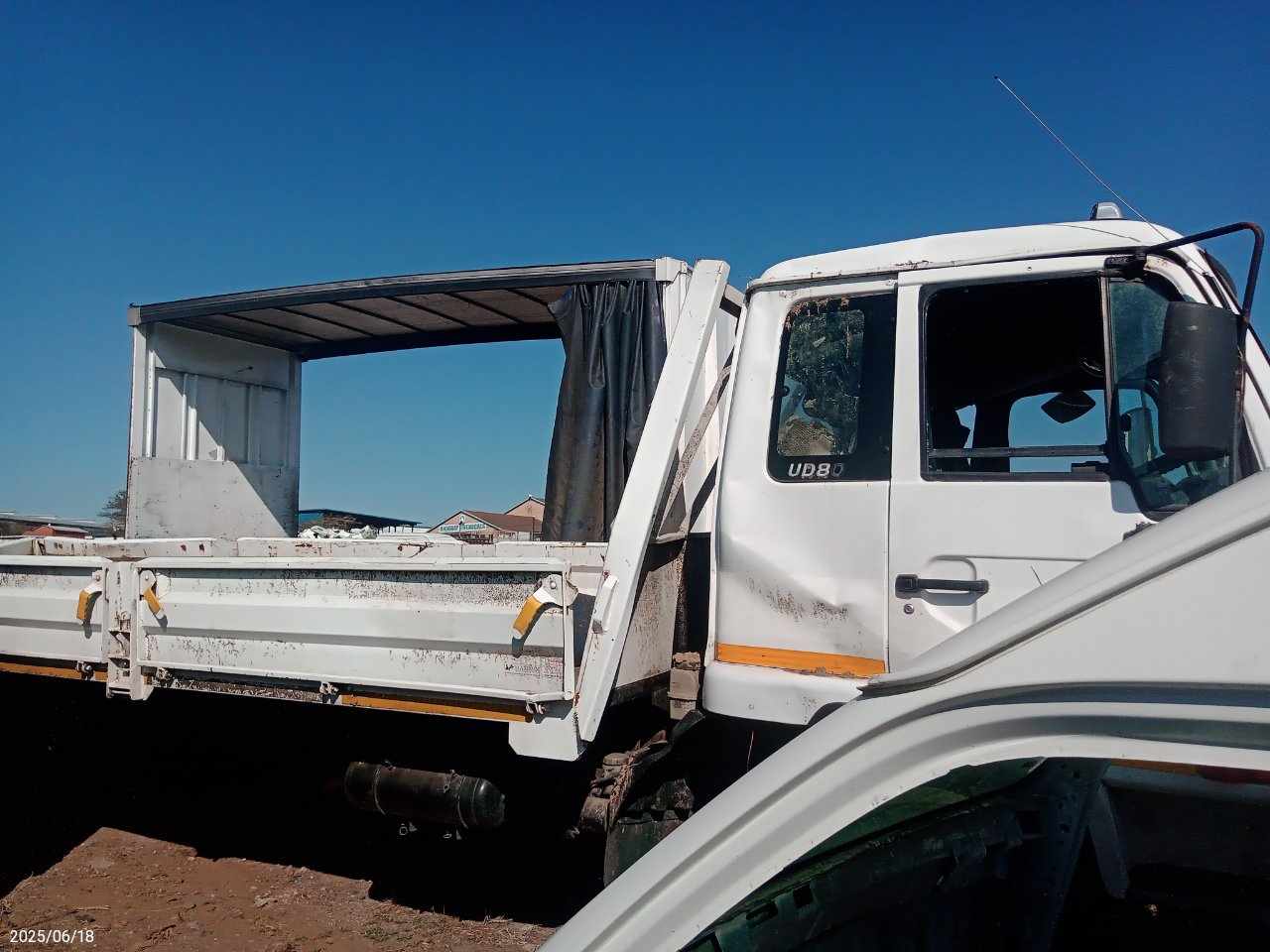 2010 NISSAN UD 85A TIP C/C