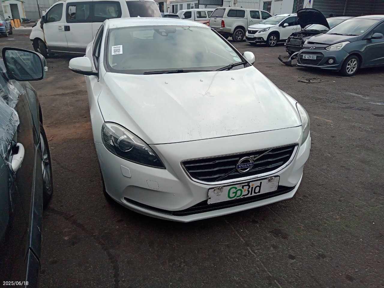 2016 VOLVO V40