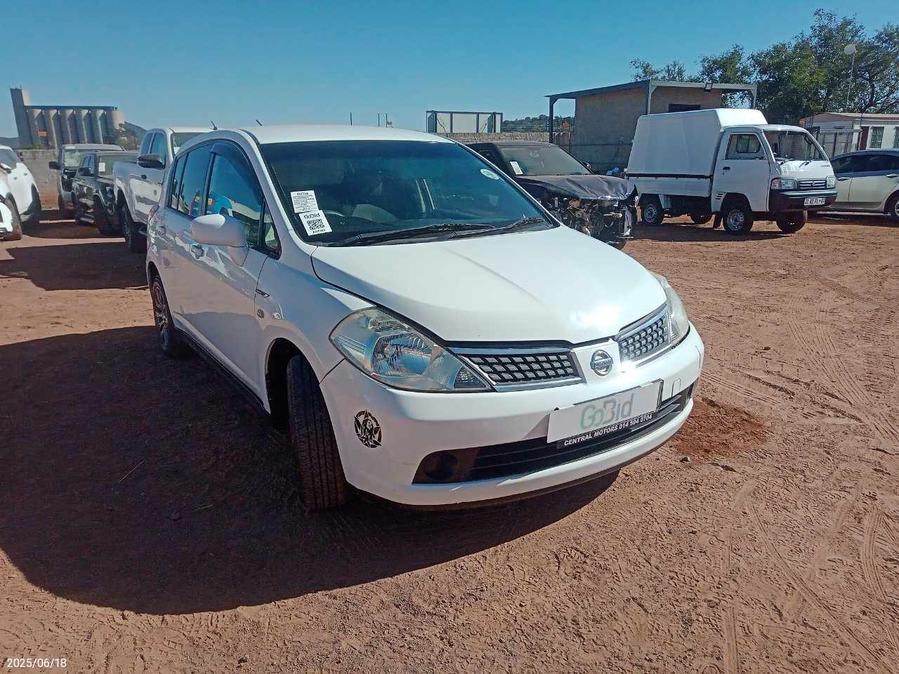 NISSAN TIIDA