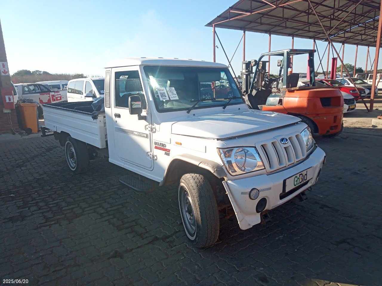 2017 MAHINDRA BOLERO
