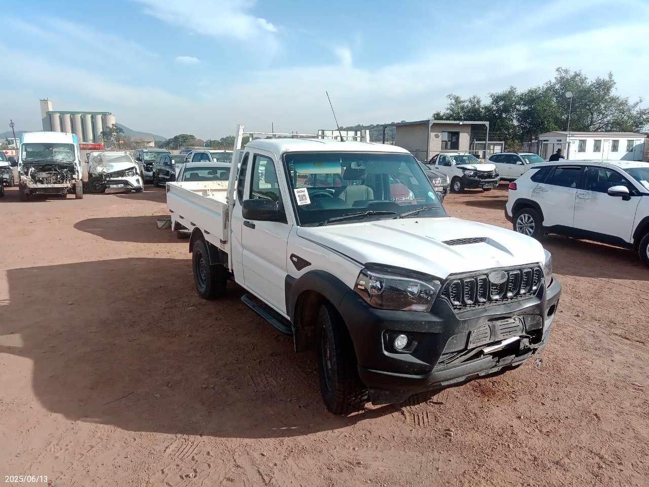 MAHINDRA PIK UP